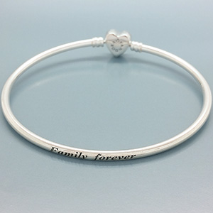 (LIMITED EDITION) DANISH Silver Bangle with CZ Heart Clasp - Click Image to Close